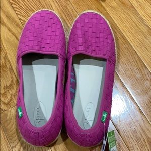 Woman’s sanuk shoes